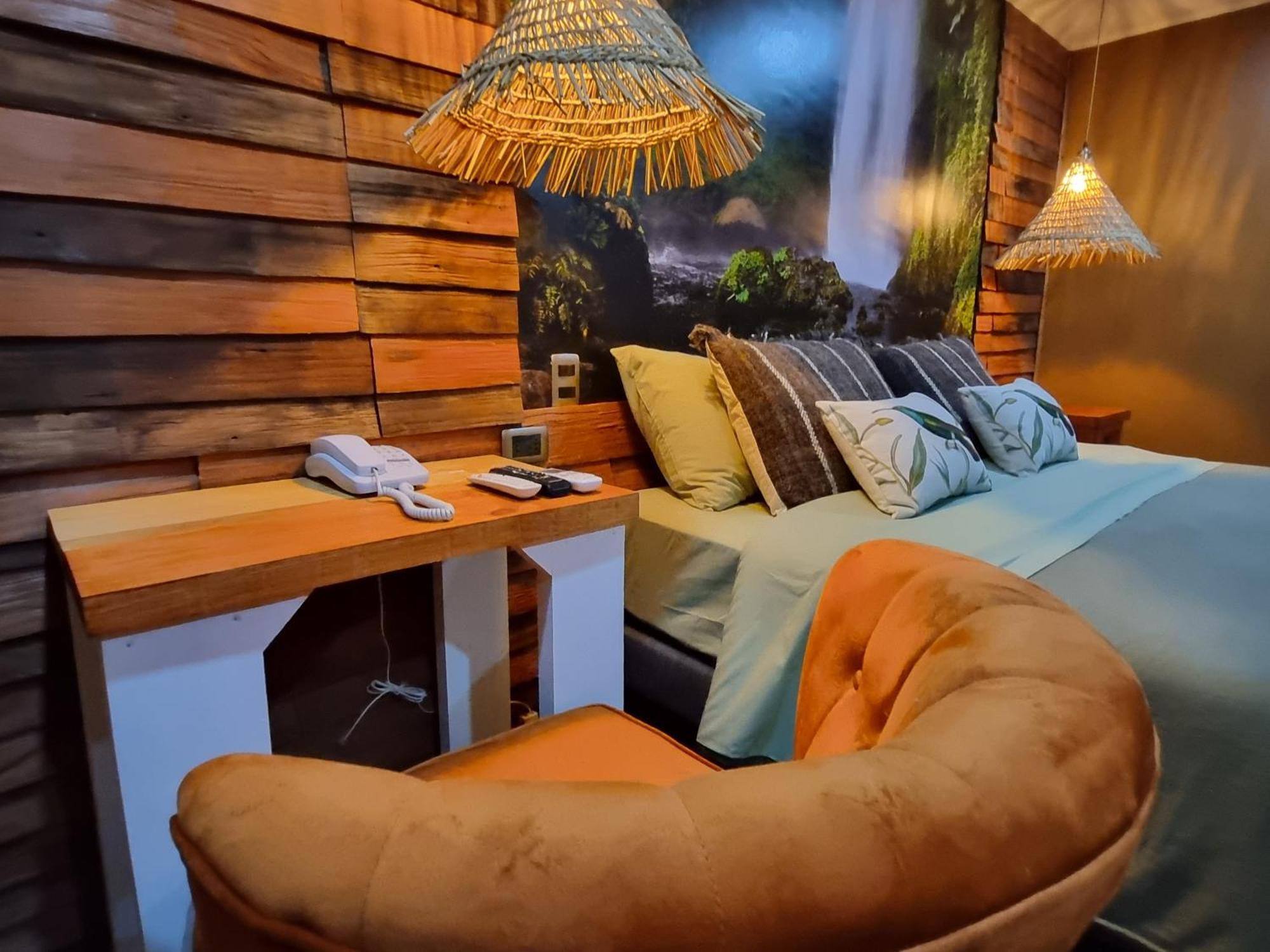 Hotel Boutique Tierra De Islas Chiloe Castro Bagian luar foto